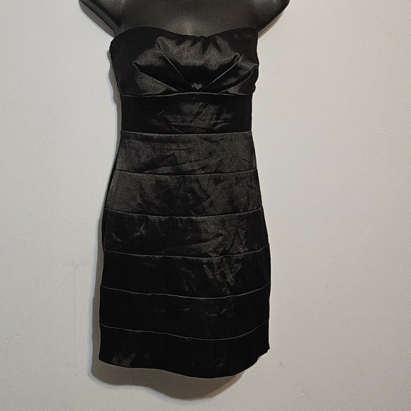 XXI Strapless Formal mini black dress size Med. - Picture 2 of 4